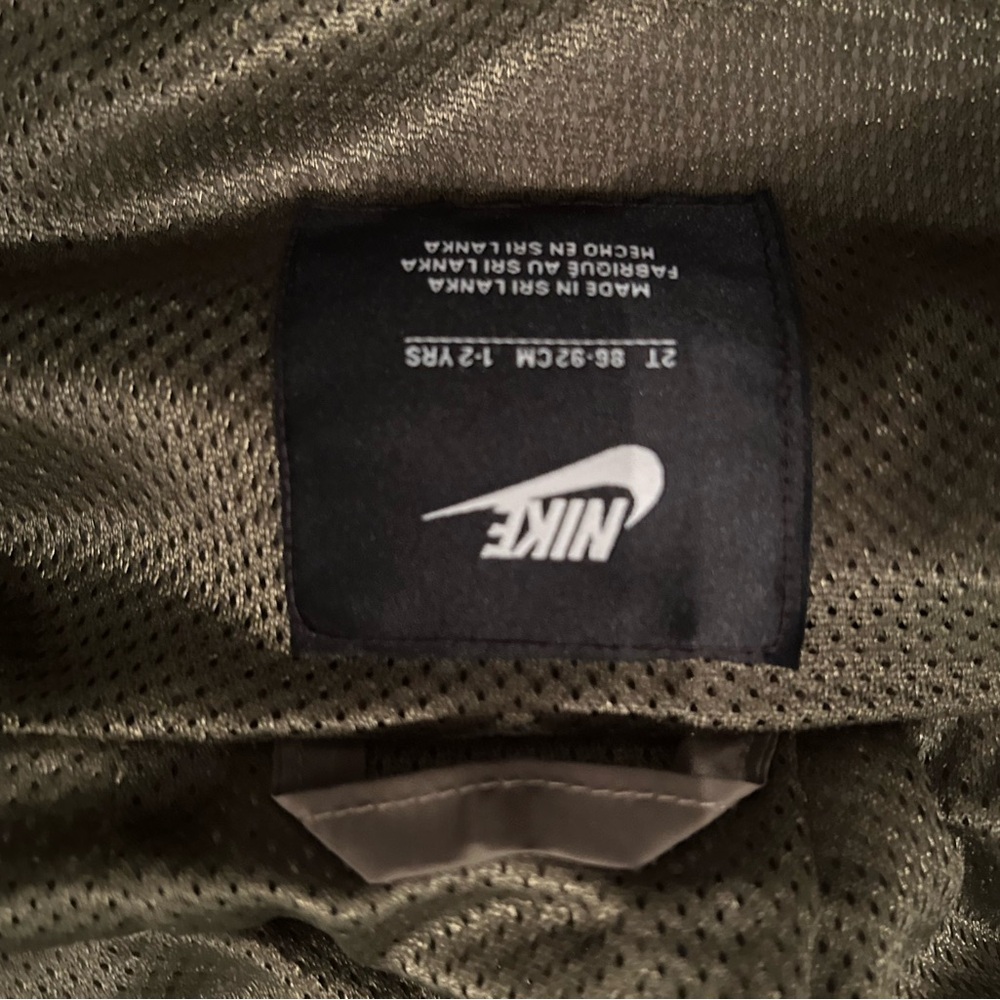 ✅ Nike Toddler Windrunner Jacket Red Black White 2T NWOT - Picture 8 of 9